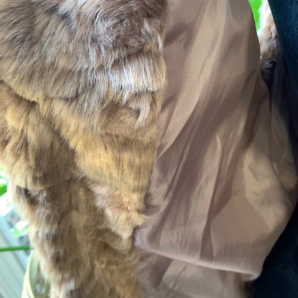 Forever 21 Women's Fur Vest Coat - Picture 6 of 9